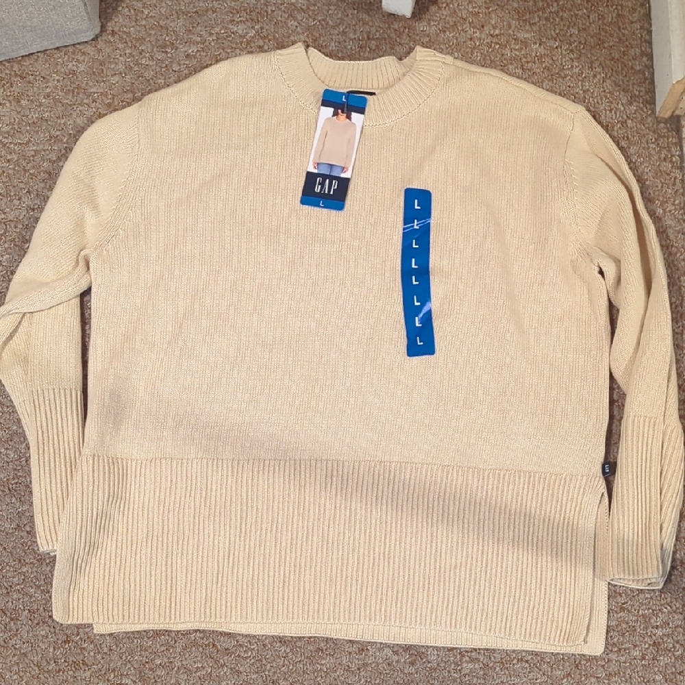 GAP Cream Crewneck Sweater with Ribbed Detailing